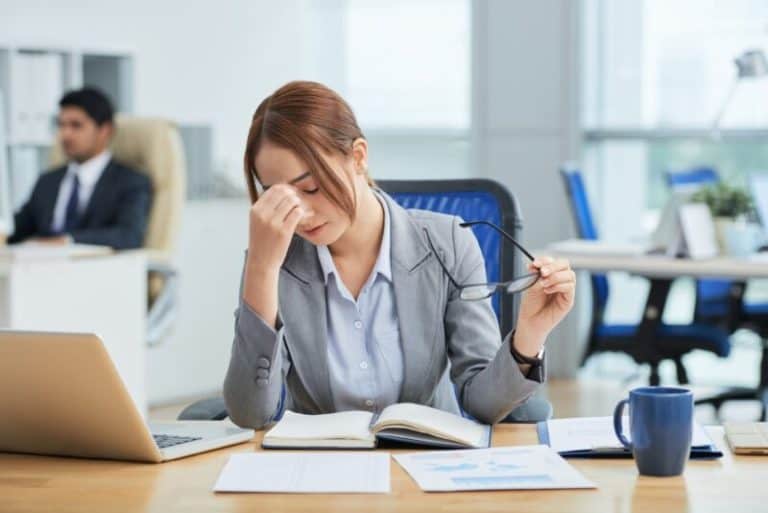لماذا يتحول التوتر إلى أعراض جسدية؟