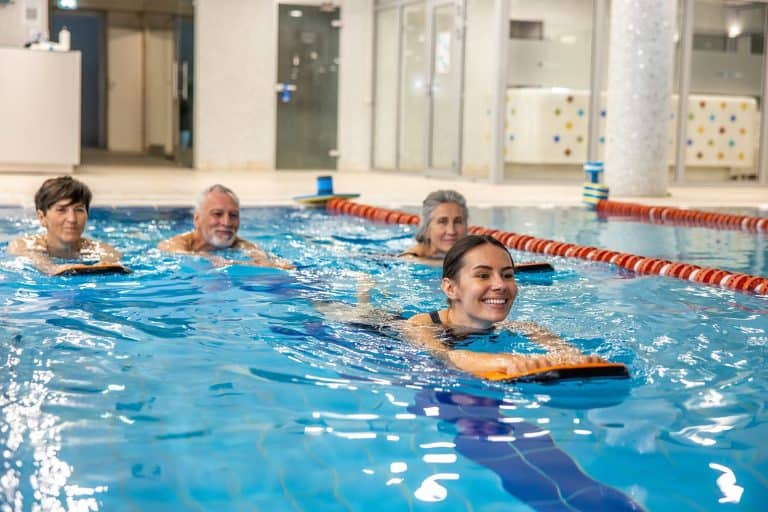 كيف يحافظ السباحون على طاقتهم؟ استراتيجيات غذائية لا يمكن تجاهلها