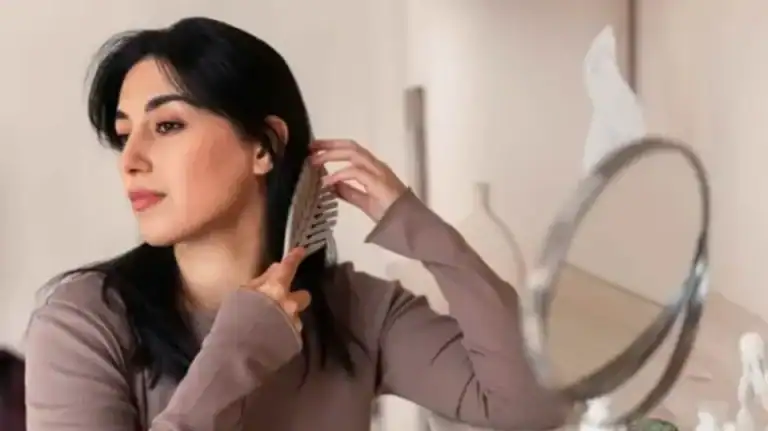 المكيف ينعش الجسم لكنه يرهق الشعر.. كيف يفقد شعرك حيويته في الصيف؟