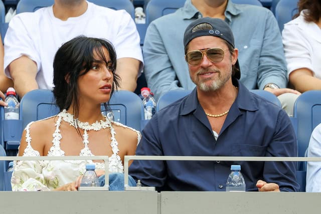 براد بيت وإينيس دي رامون يخطفان الأنظار في نهائي أمريكا المفتوحة براد بيت وإينيس دي رامون يخطفان الأنظار في نهائي أمريكا المفتوحة